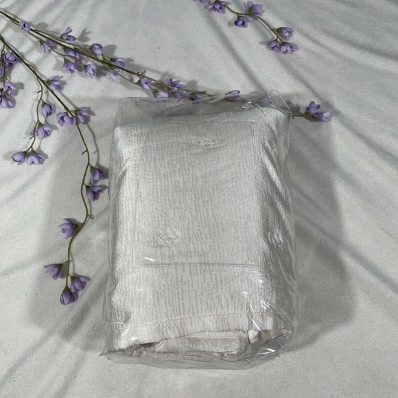 NEW [ 1 King ] Quilted Pillow Sham for Hudson Park‎ Nouveau White - Picture 1 of 12